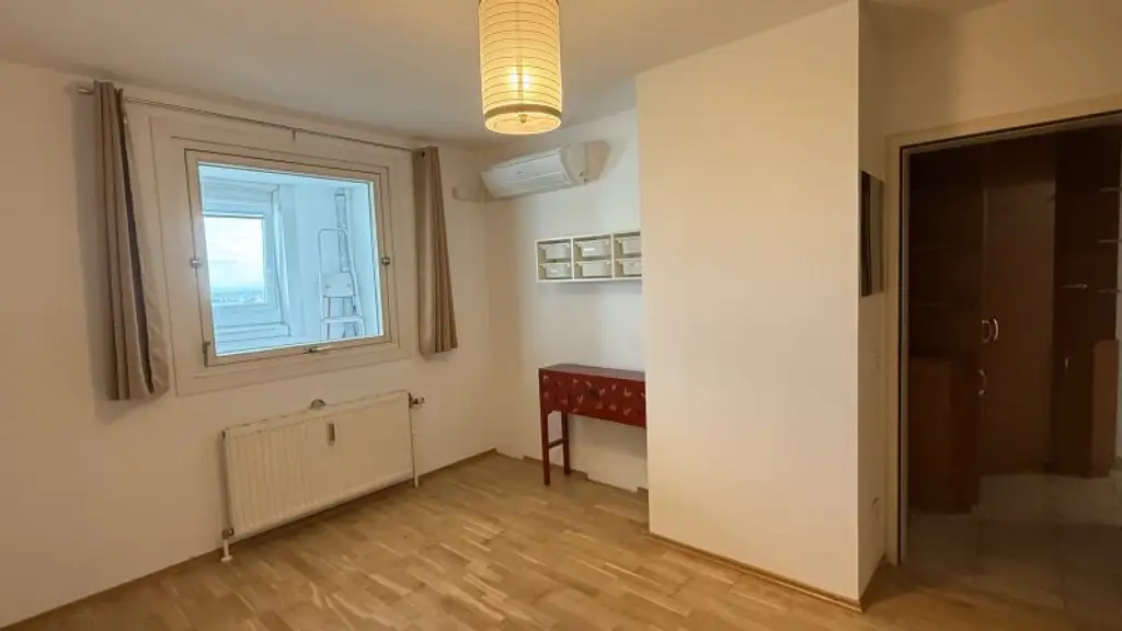 Teilmöblierte 3 Zimmer mit Klima und verglaster Loggia ***** spektakulärer Weitblick + optionaler Garagenstellplatz *****