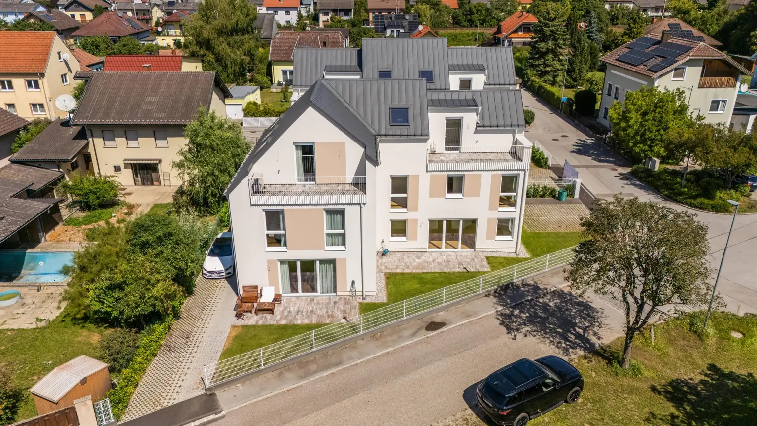 "Luxuriös & zentral – Doppelhaus in Stockerau mit 6 Zimmern und hochwertiger Möblierung"