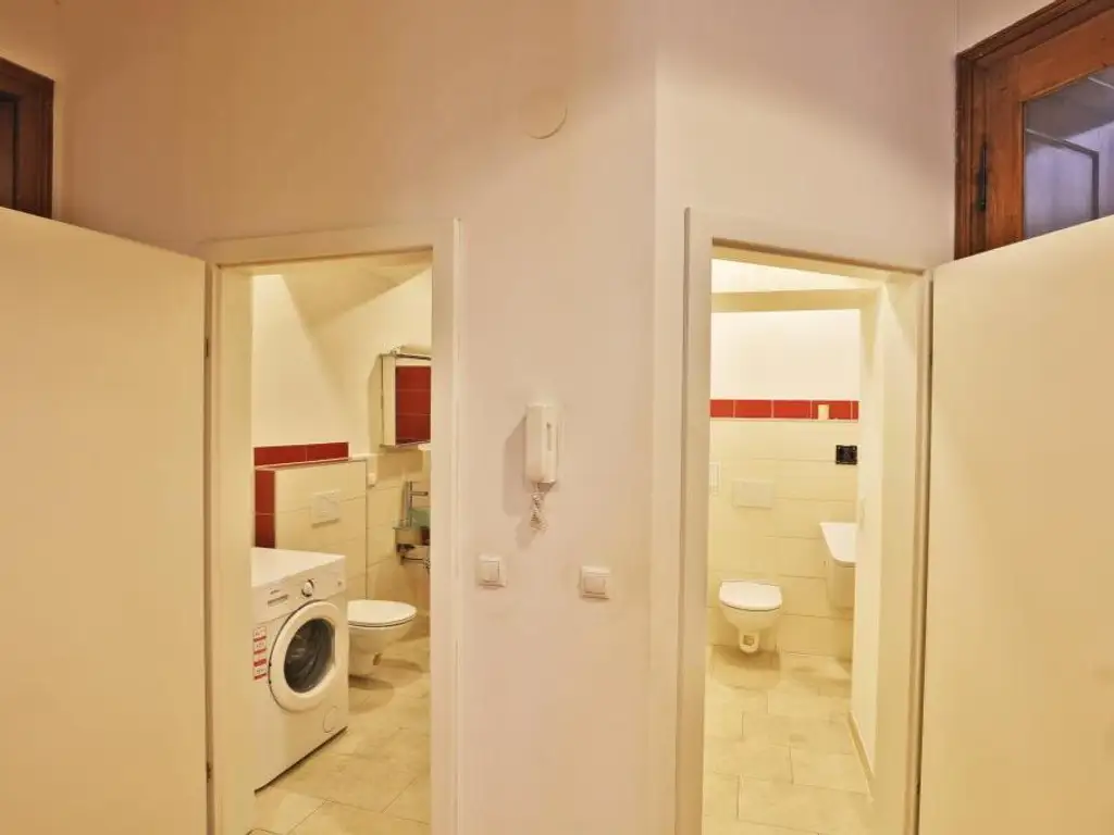 Große, wunderschöne Altbau-Wohnung mit 8 Räumen sucht einen neuen Eigentümer