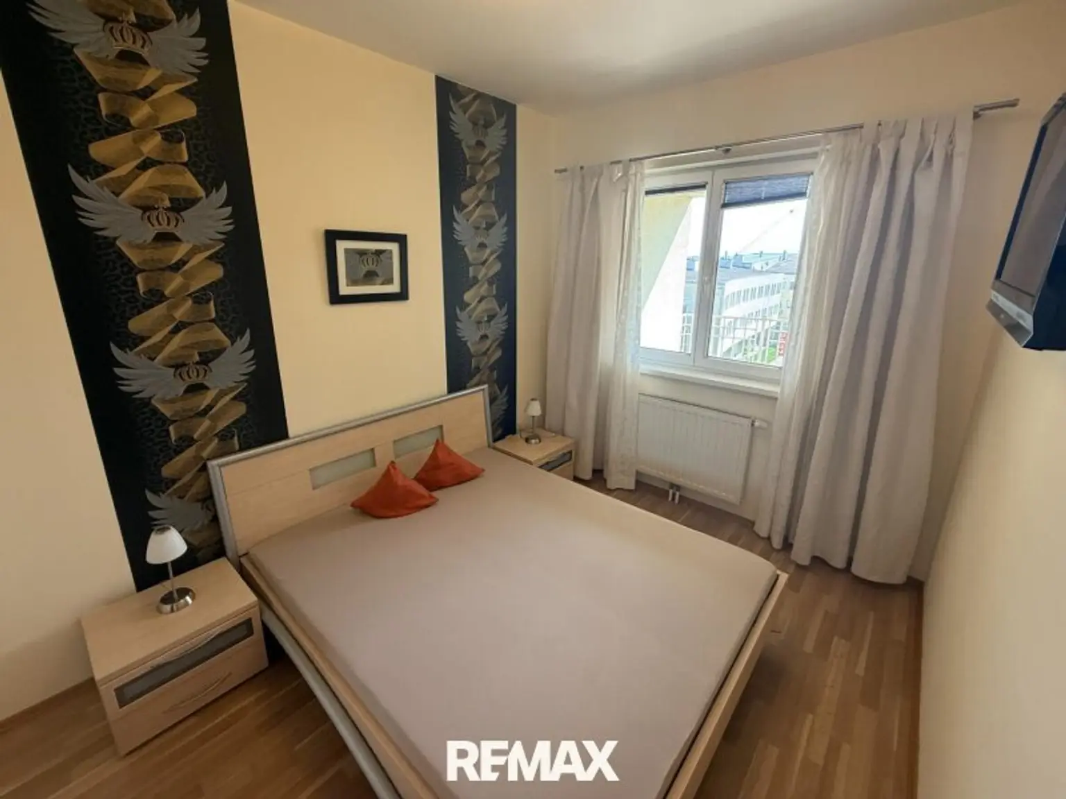 Schlafzimmer mit begehbarer Gardarobe