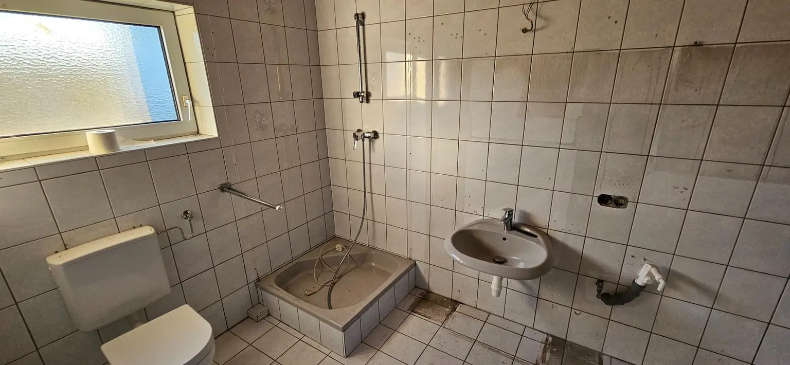 Sanierungsbedürftiges Haus mit Potenzial in attraktiver Lage - ab sofort verfügbar!