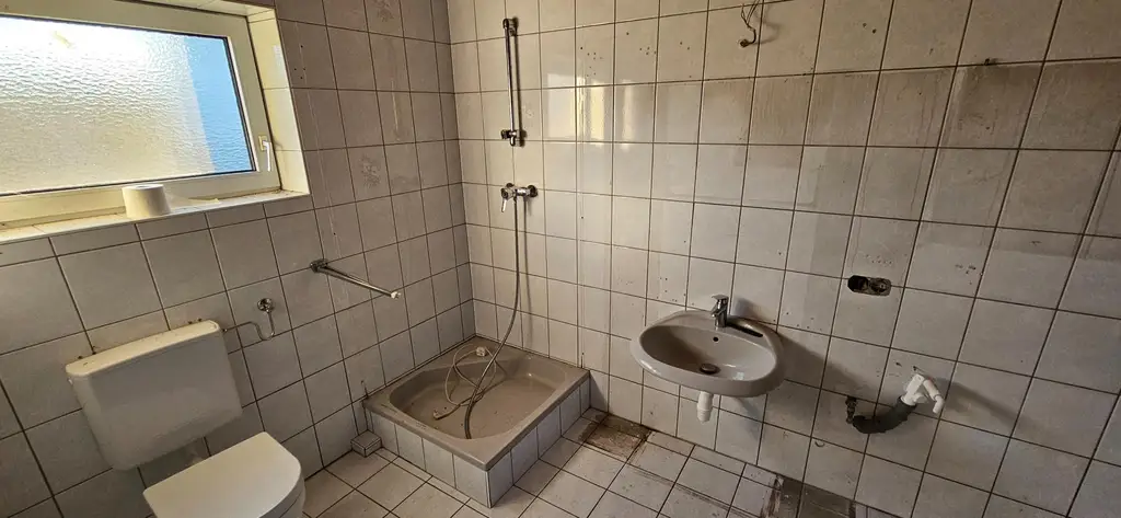 Sanierungsbedürftiges Haus mit Potenzial in attraktiver Lage - ab sofort verfügbar!