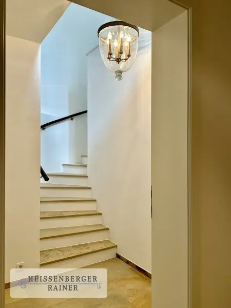 WOHNEN AM SEE /// REPRÄSENTATIV UND GROSSZÜGIG /// ELEGANTE SEEVILLA MIT ZWEI SEPARATEN EINHEITEN
