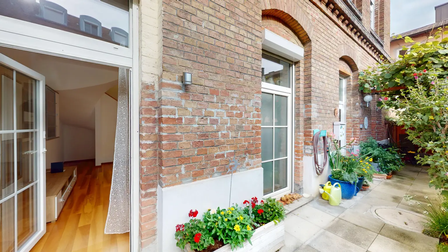 Sehr helle Maisonette-Wohnung mit Terrasse & Garten in zentraler Lage von Korneuburg – Wohnen im generalsanierten Backsteinbau