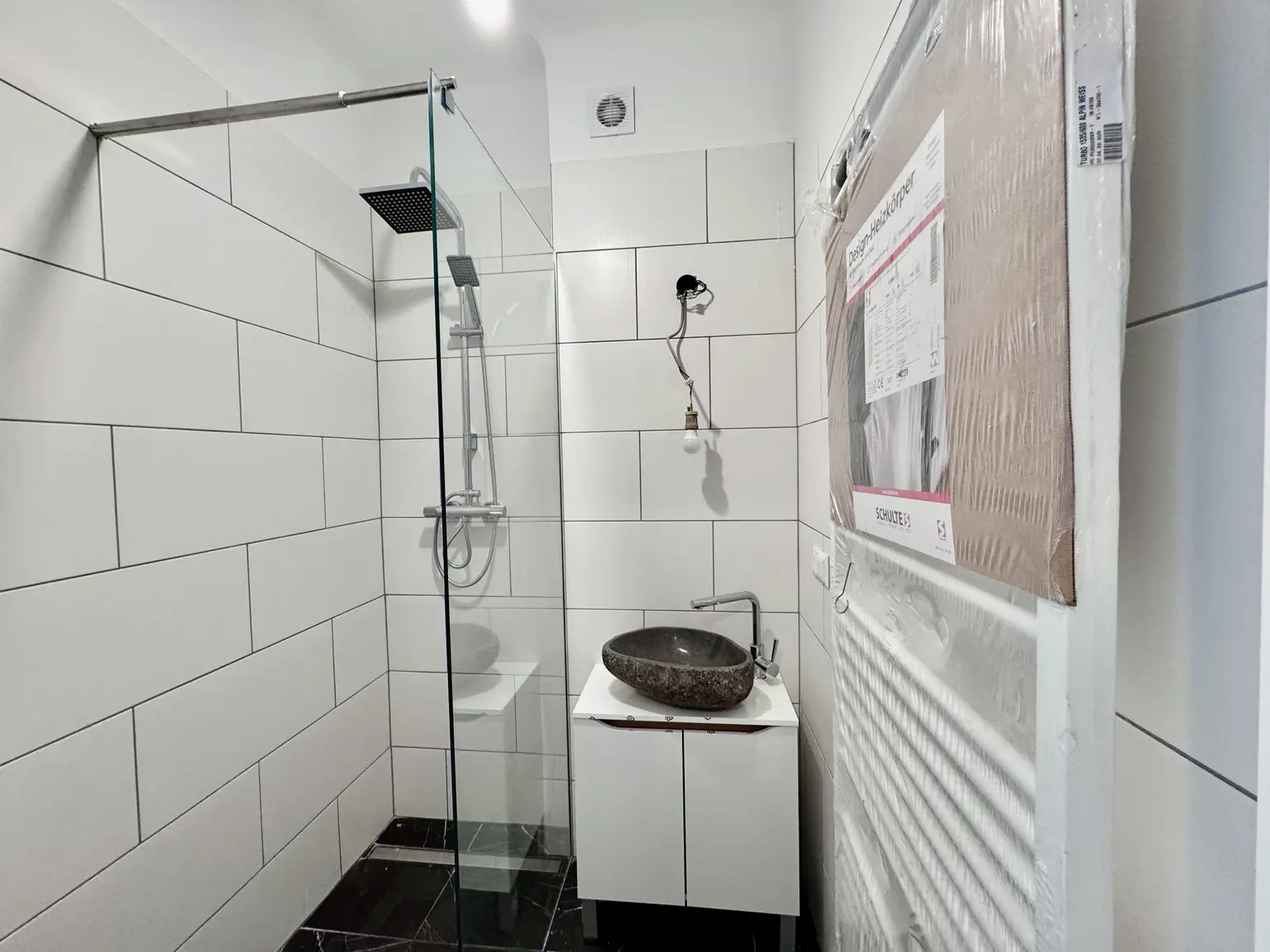 TOP SANIERTE NEUBAUWOHNUNG NUR WENIGE SCHRITTE ZUR U1