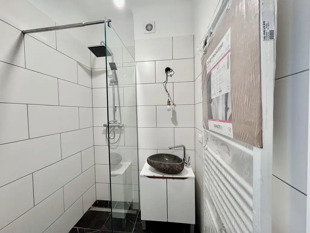 TOP SANIERTE NEUBAUWOHNUNG NUR WENIGE SCHRITTE ZUR U1
