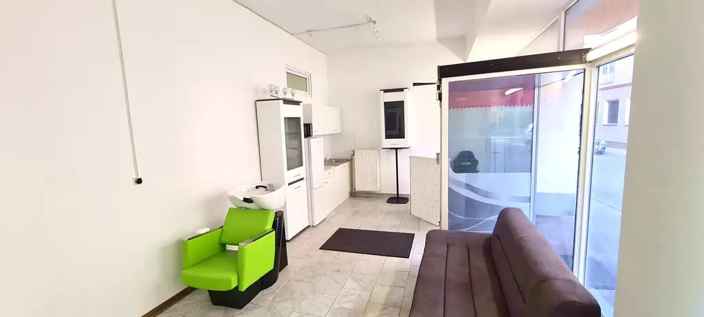 Geschäftslokal mit 55 m² Nutzfläche + Singlewohnung mit 22 m² Nutzfläche - zu kaufen!