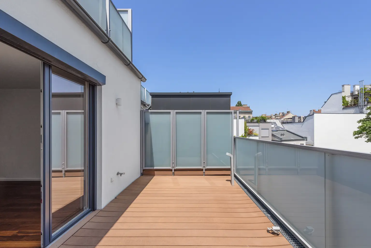 In 3 Minuten vom eigenen Pool ins pralle Leben - und trotzdem ein Familienrefugium