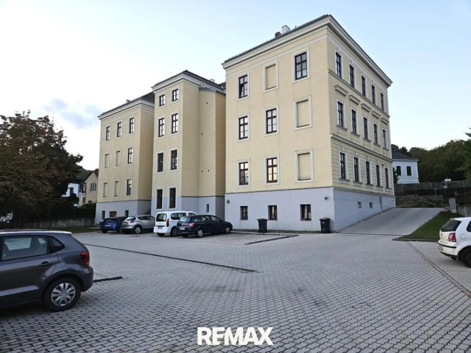 Charakteristisches Zinshaus im Ortszentrum