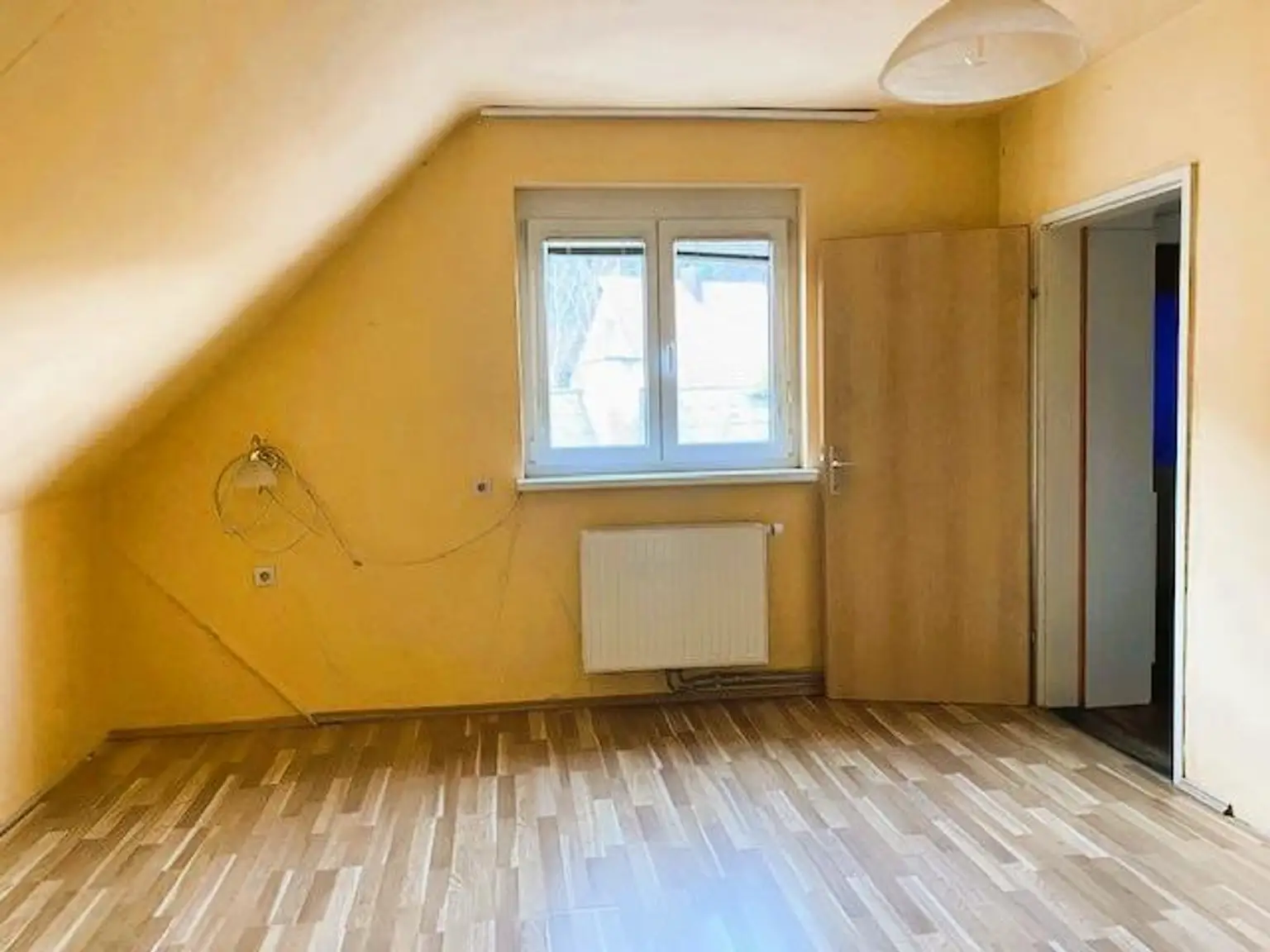 Einfamilienhaus am Stadtrand von Gloggnitz! Garten und romantisches Nebengebäude!