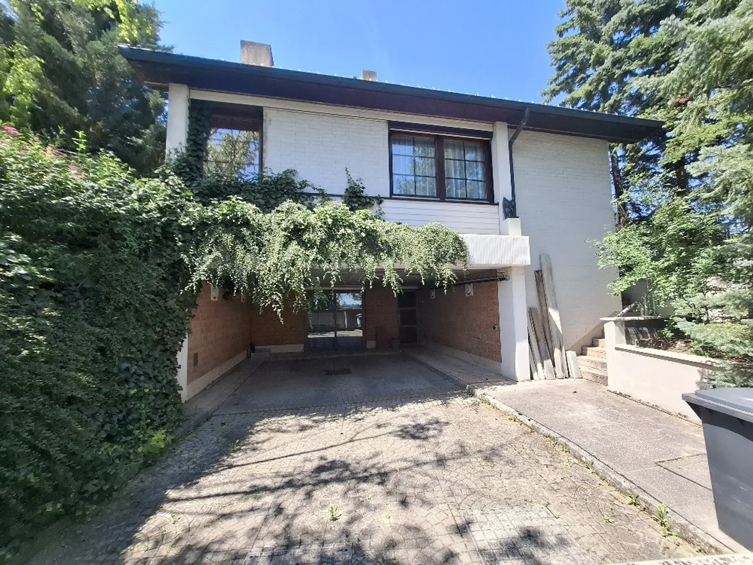Hausfront, Einfahrt Carport