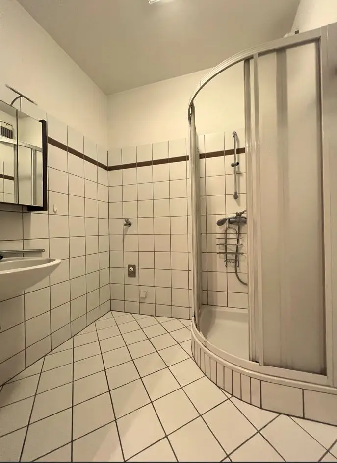 Dachgeschosswohnung, 2 Zimmer Nähe Klinik Ottakring
