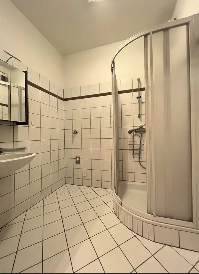 Dachgeschosswohnung, 2 Zimmer Nähe Klinik Ottakring