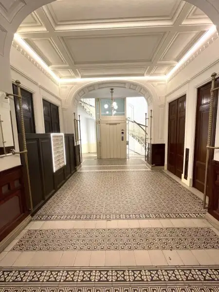 Repräsentative  Bürofläche/Praxis im Stilaltbau direkt beim Karlsplatz/Karlskirche  zu vermieten!