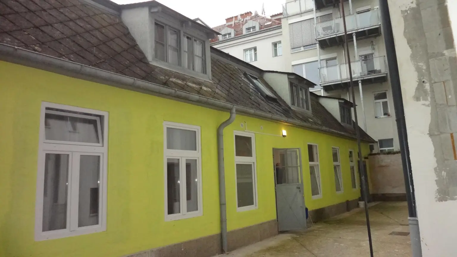 Zinshaus - Anlage mit ca. 4,2% Rendite  -  Hausanteil in Top Lage !!