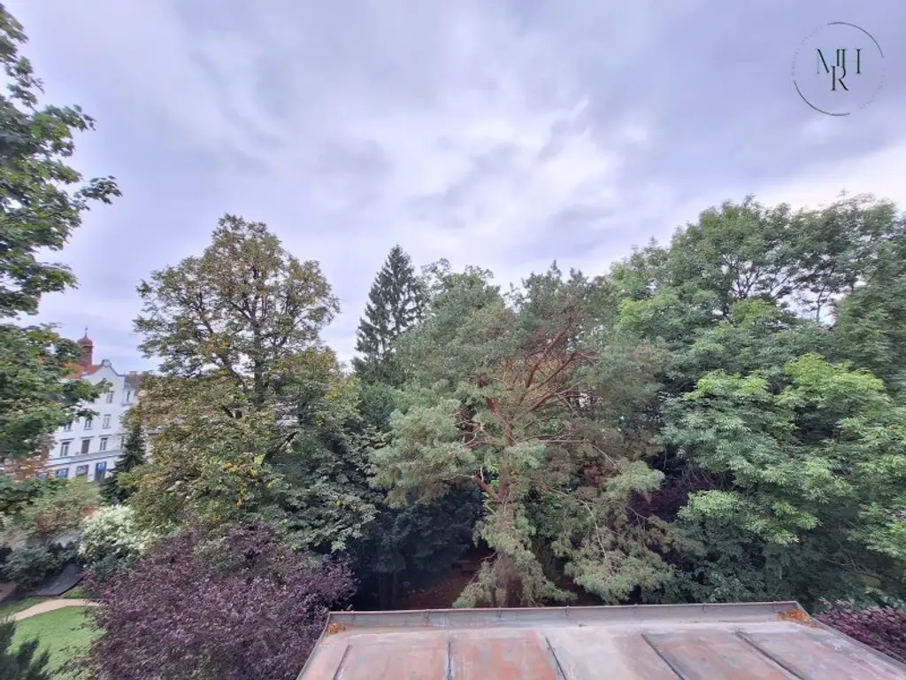 Exklusiv Wohnen in Toplage Währings - hochwertig sanierte Penthousemaisonette mit Grünblick und Garten