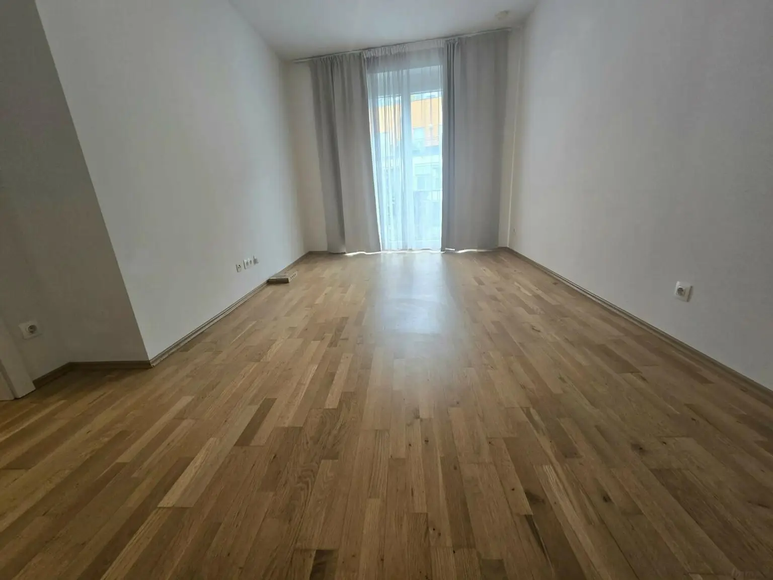 Wunderschöne Wohnung mit Balkon und TG - Hofseite!