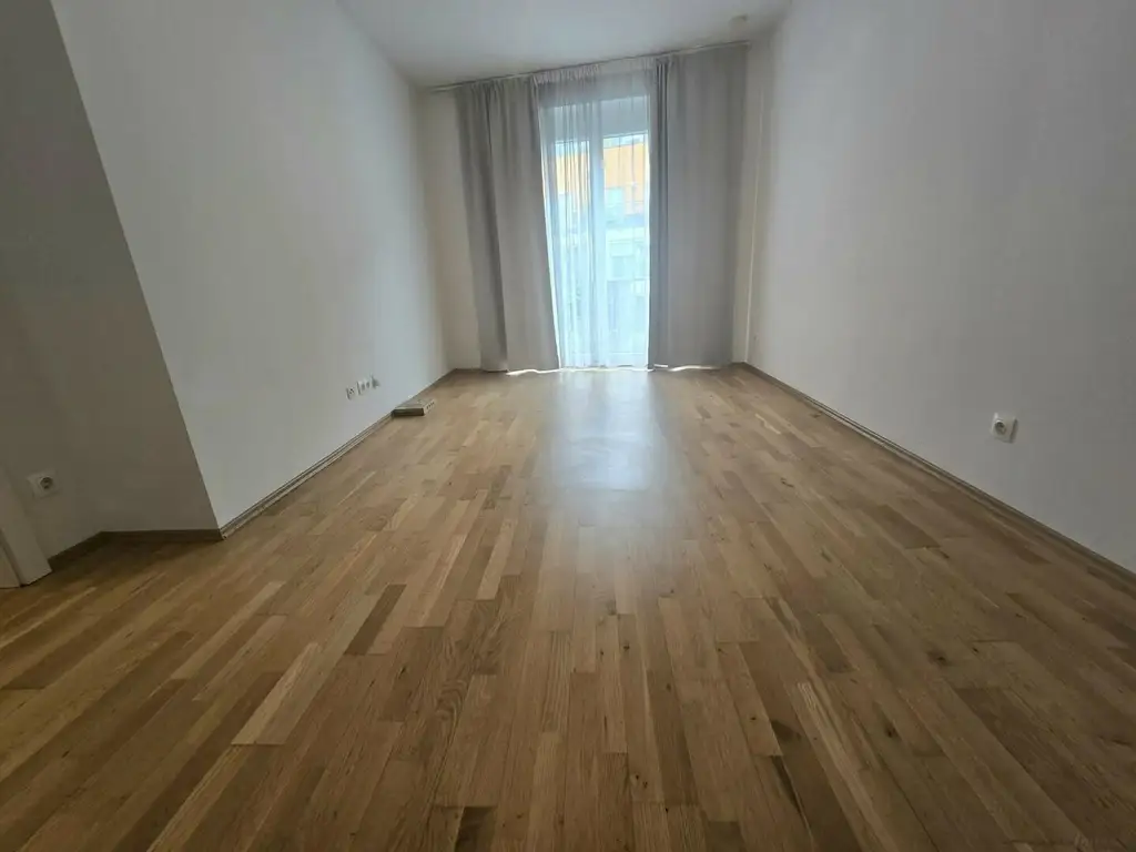 Wunderschöne Wohnung mit Balkon und TG - Hofseite!