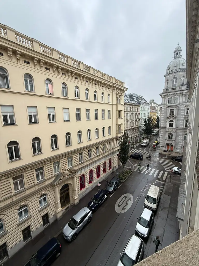 Stilvolle Altbauwohnung ca.106m² mit Balkon in Toplage 1070 Wien!