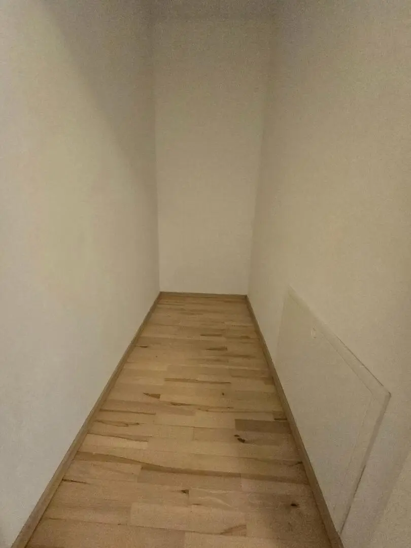 Moderne 2 Wohnung mit großem Balkon und Tiefgaragenplatz - ab sofort - Eggenberg!