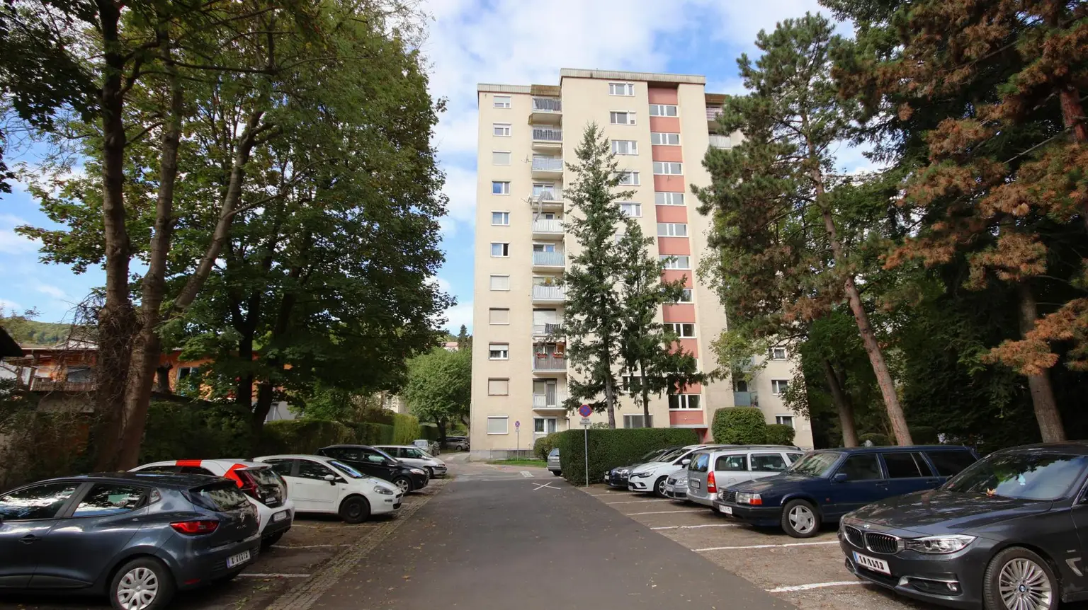 Sanierungsbedürftige 2- Zimmer-Wohnung mit Balkon