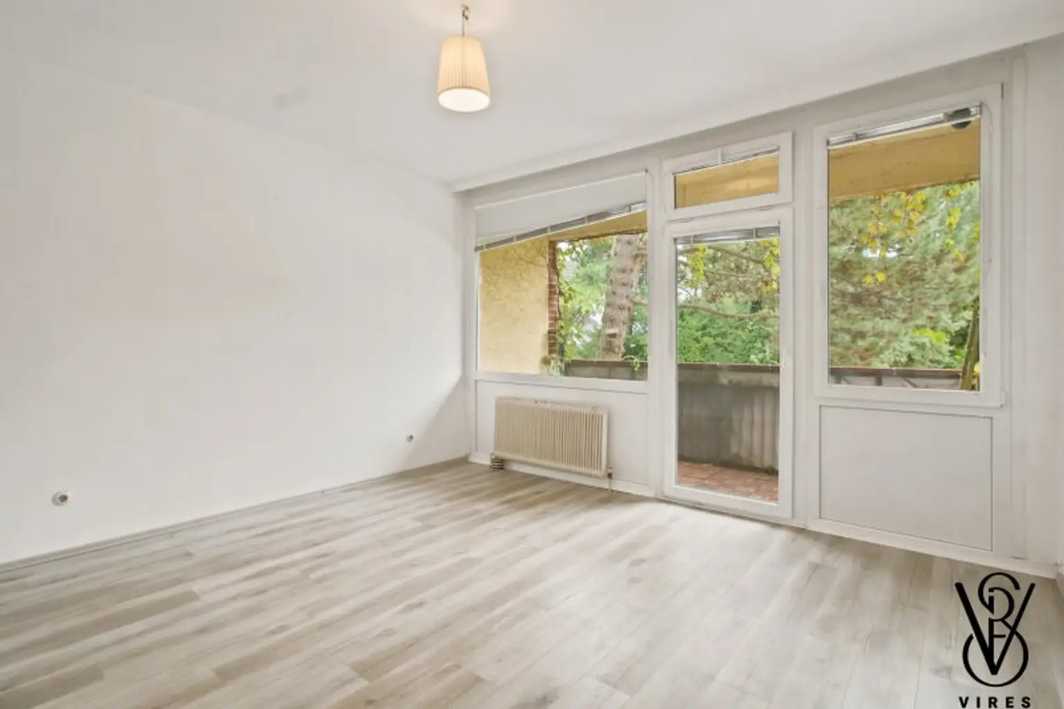 1. Stock: Schlafzimmer, Blick zur Loggia