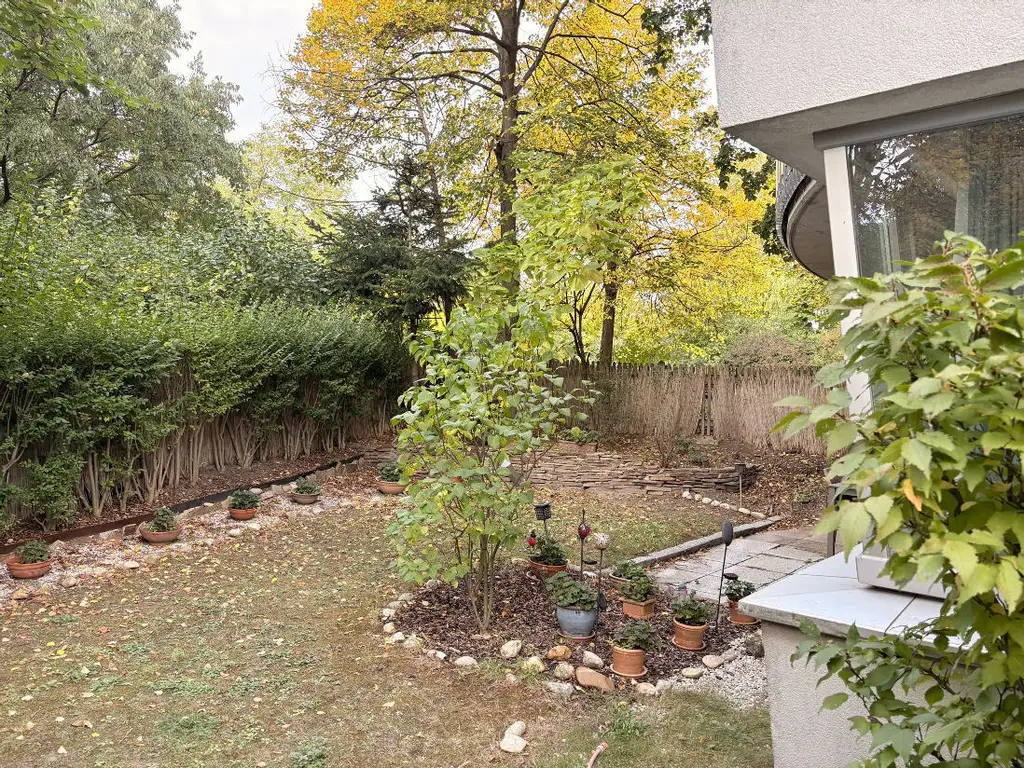 WOHNTRAUM in STAMMERSDORF  WUNDERSCHÖNER GARTEN  mitten im Grünen und dennoch in WIEN