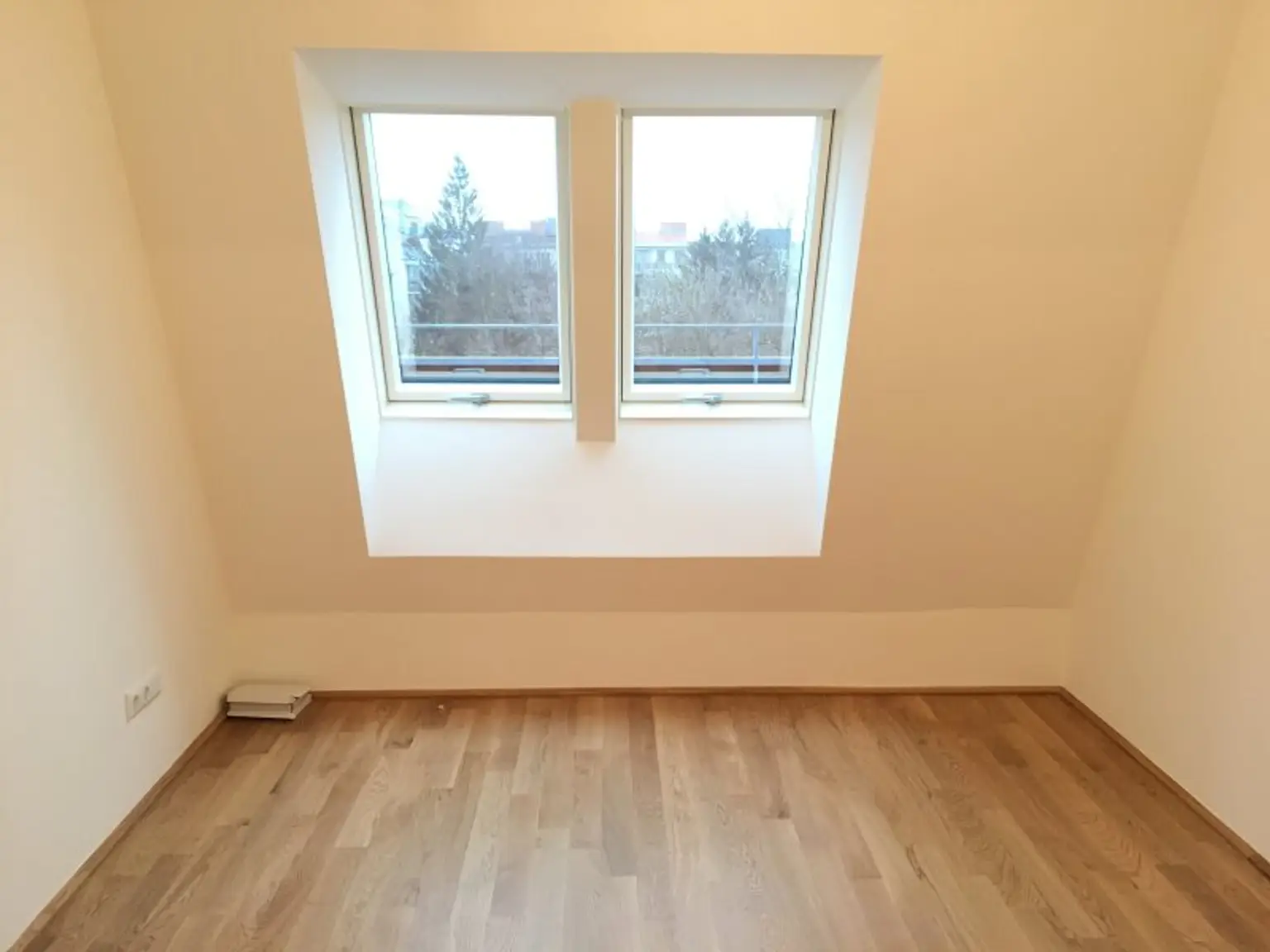 Modernes Wohnen über den Dächern Wiens – 3-Zimmer-Dachgeschosswohnung mit großer Terrasse in Ruhelage