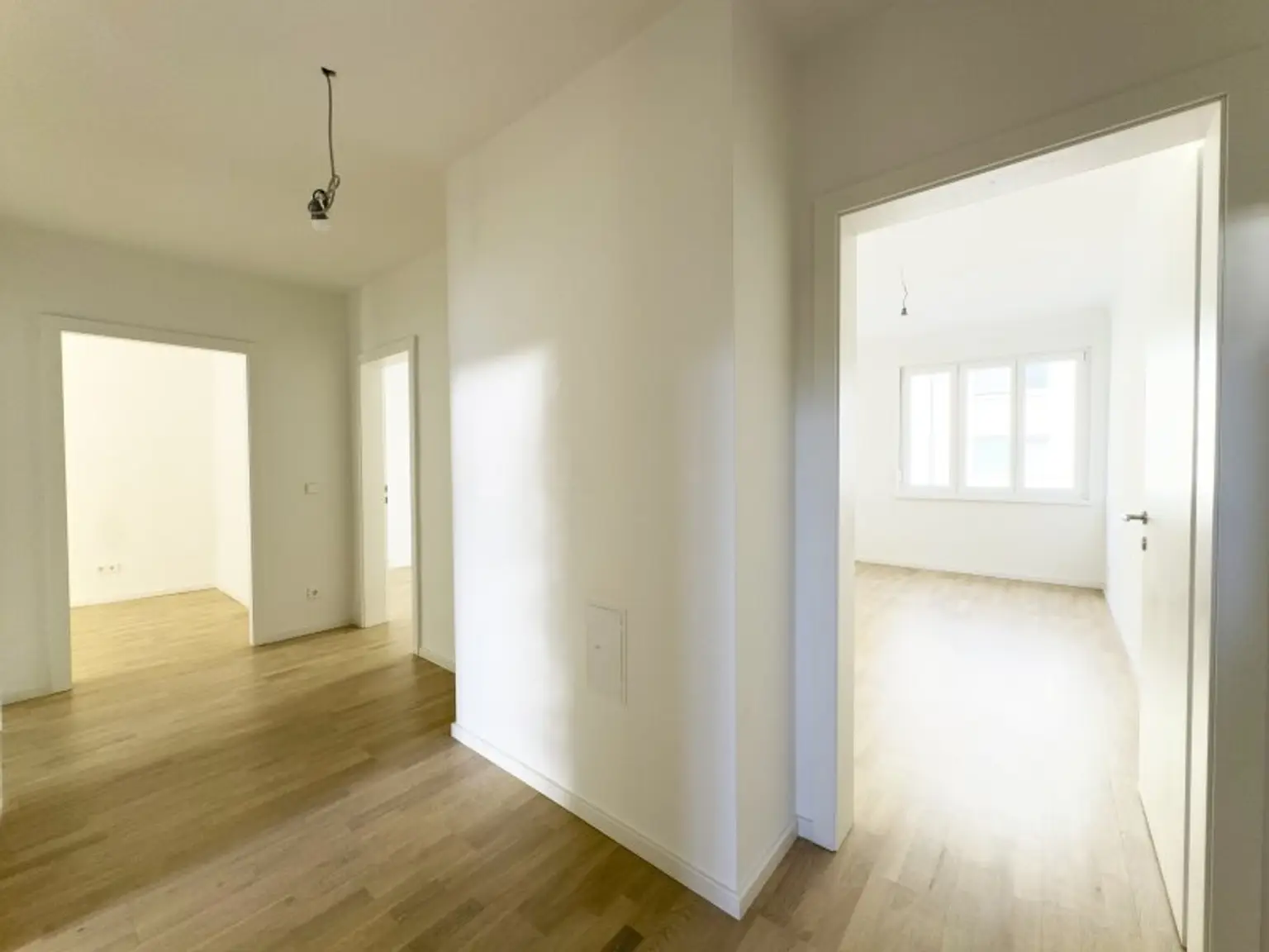 Charmanter Erstbezug nach Sanierung | 3 Zimmer + separate Küche | Balkon in Hofruhelage