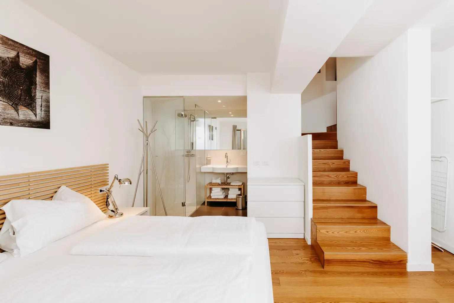 Schlafzimmer mit Dusche - WC - Bidet