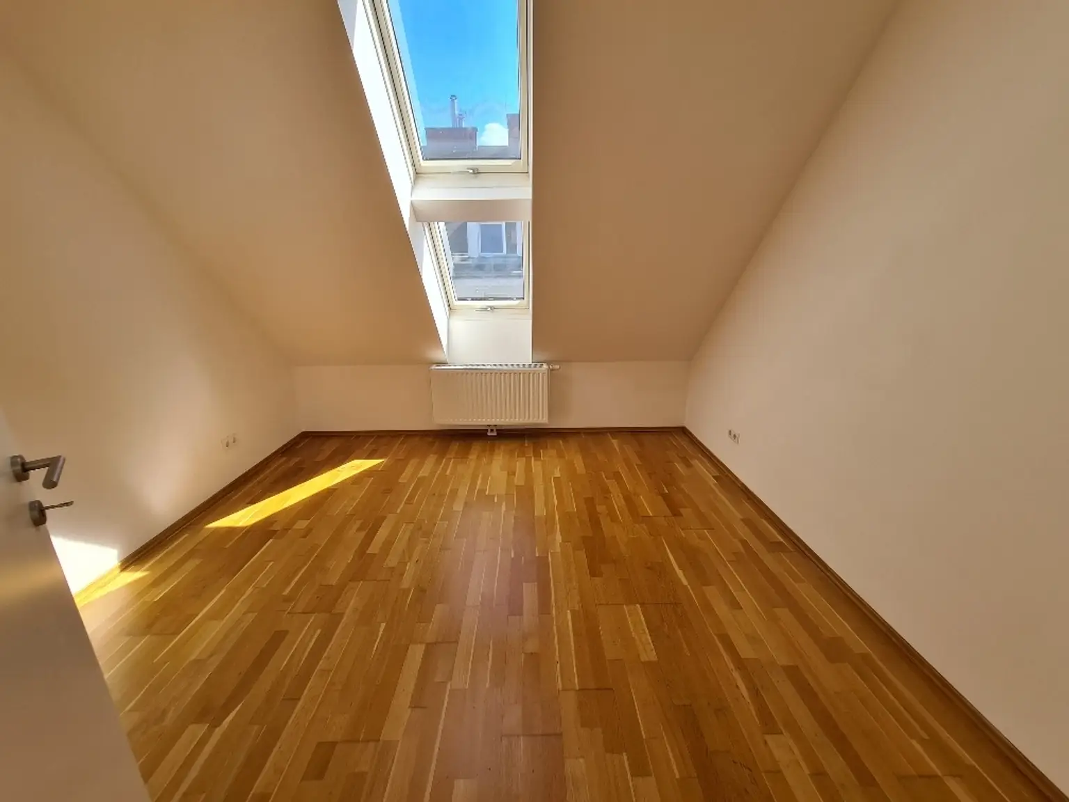 Perfekt aufgeteilte 3-Zimmer-Dachgeschosswohnung in
unmittelbarer Nähe zur Herz-Passage!