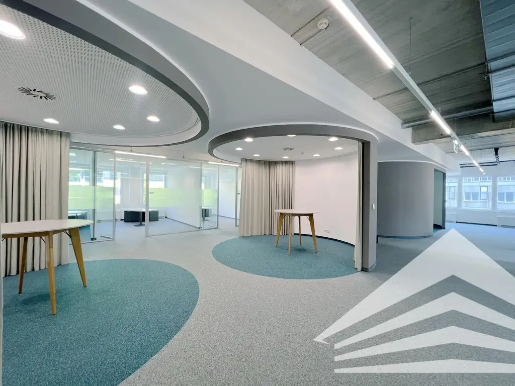 Hochwertiges Büro mit Terrasse in Zentrumsnähe! Parkplätze!