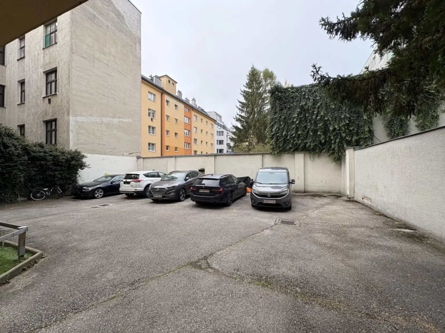 Sonnige 2-Zimmer Wohnung mit zwei Terrassen (Parkplatz inkl.)