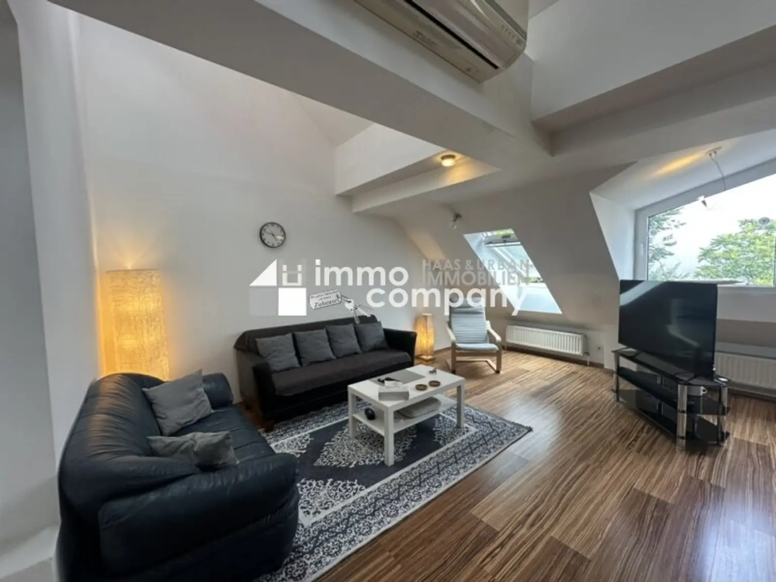 Dachgeschosswohnung in 1040 Wien – modern, geräumig, mit Balkon!