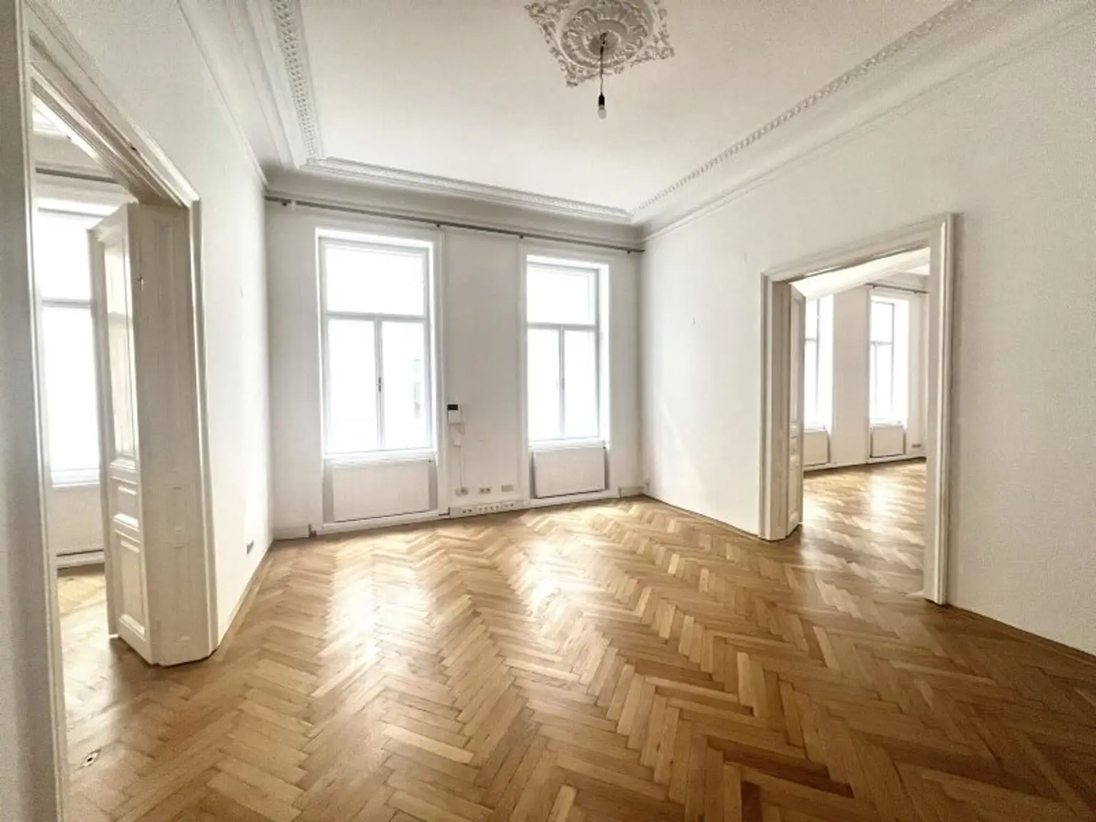 Schöne, repräsentative Büro- oder Kanzleiräumlichkeiten in bester Innenstadtlage - Nähe Stephansplatz (!)