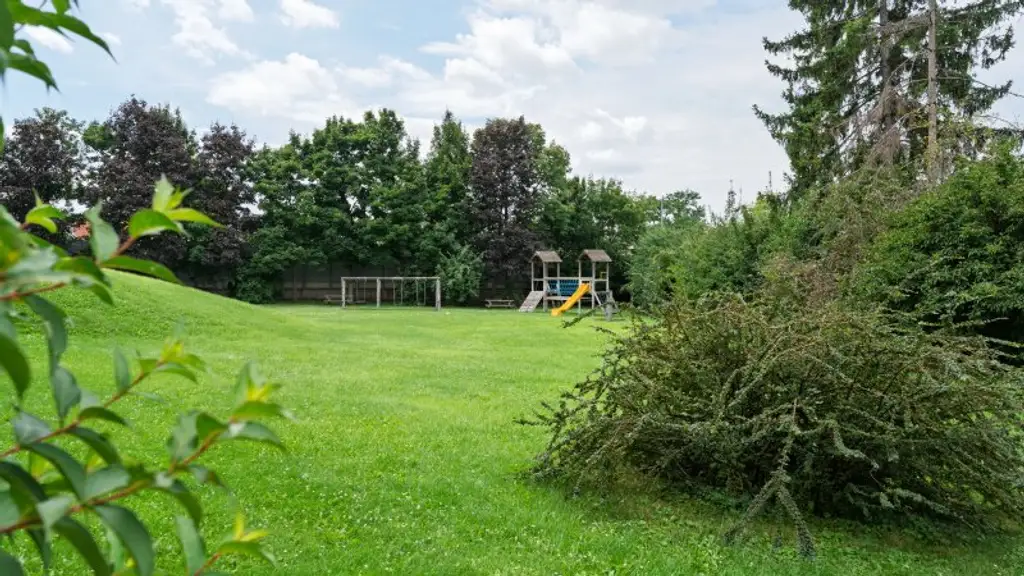 Gemütliche 2-Zimmer-Wohnung mit 2 Loggien, großer allgemeiner Garten – Ihr neues Zuhause!