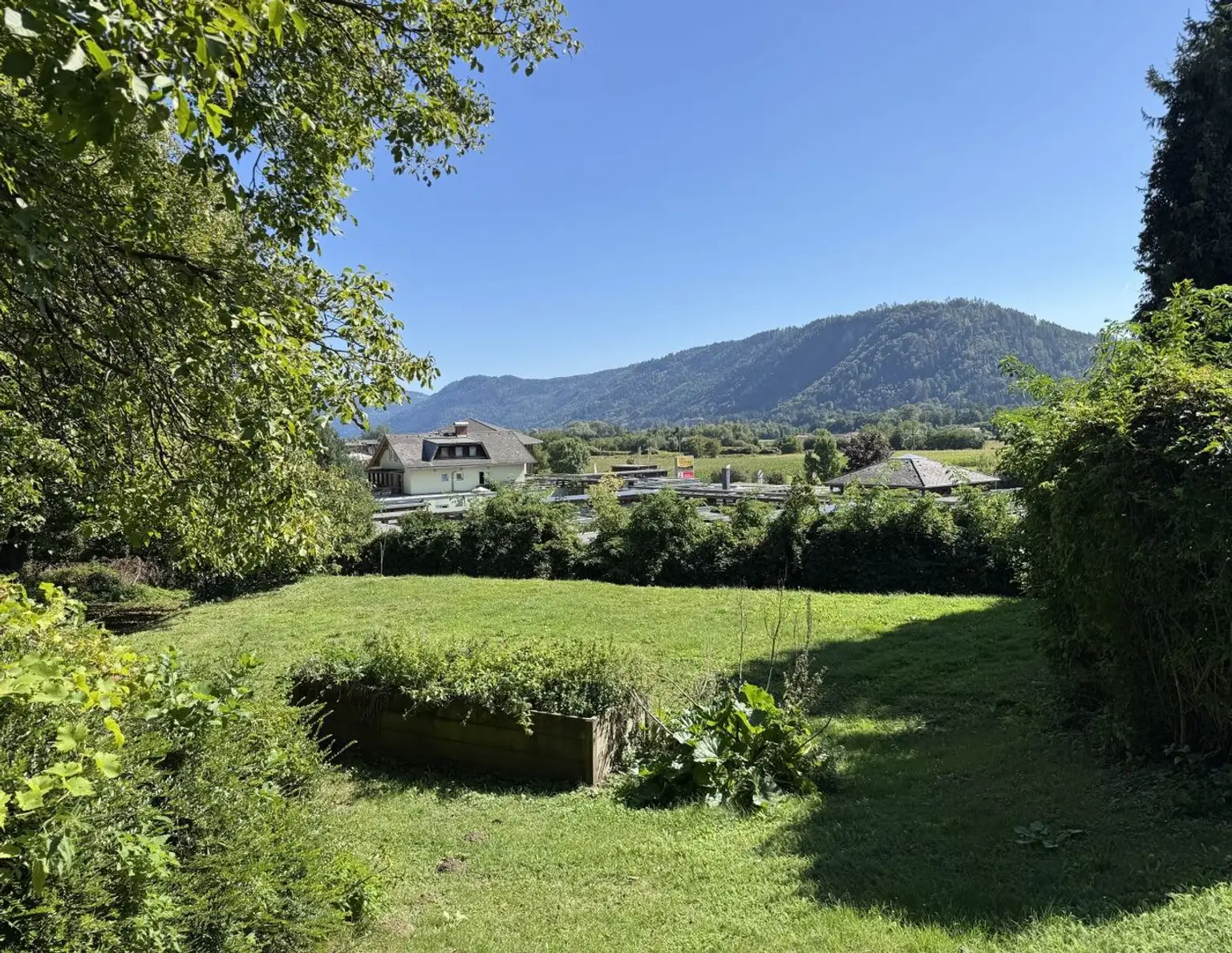 Wunderschönes Grundstück in Treffen am Ossiacher See mit Blick auf die Burg Landskron & den Mittagskogel zu kaufen!