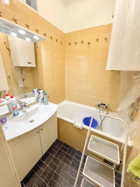Sanierungsbedürftige 2,5 Zimmer-Wohnung nähe Matzleinsdorferplatz zu verkaufen!