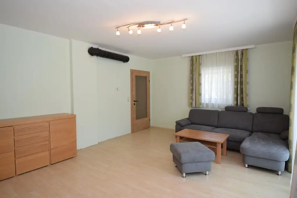 Netter Bungalow mit Garten und Pool
