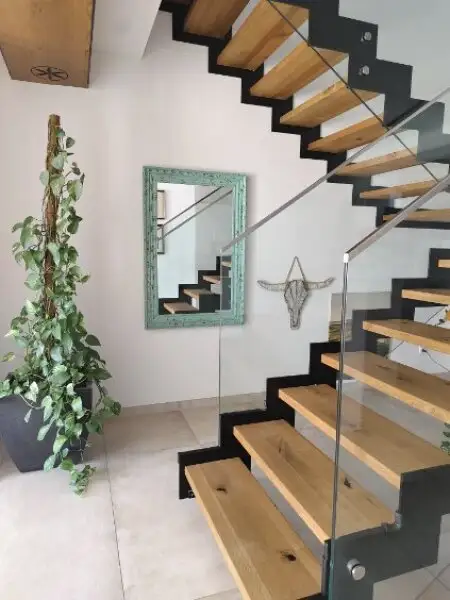 Modernes Wohnhaus  mit angrenzender Café-Bar und 2200m2 Grundstück