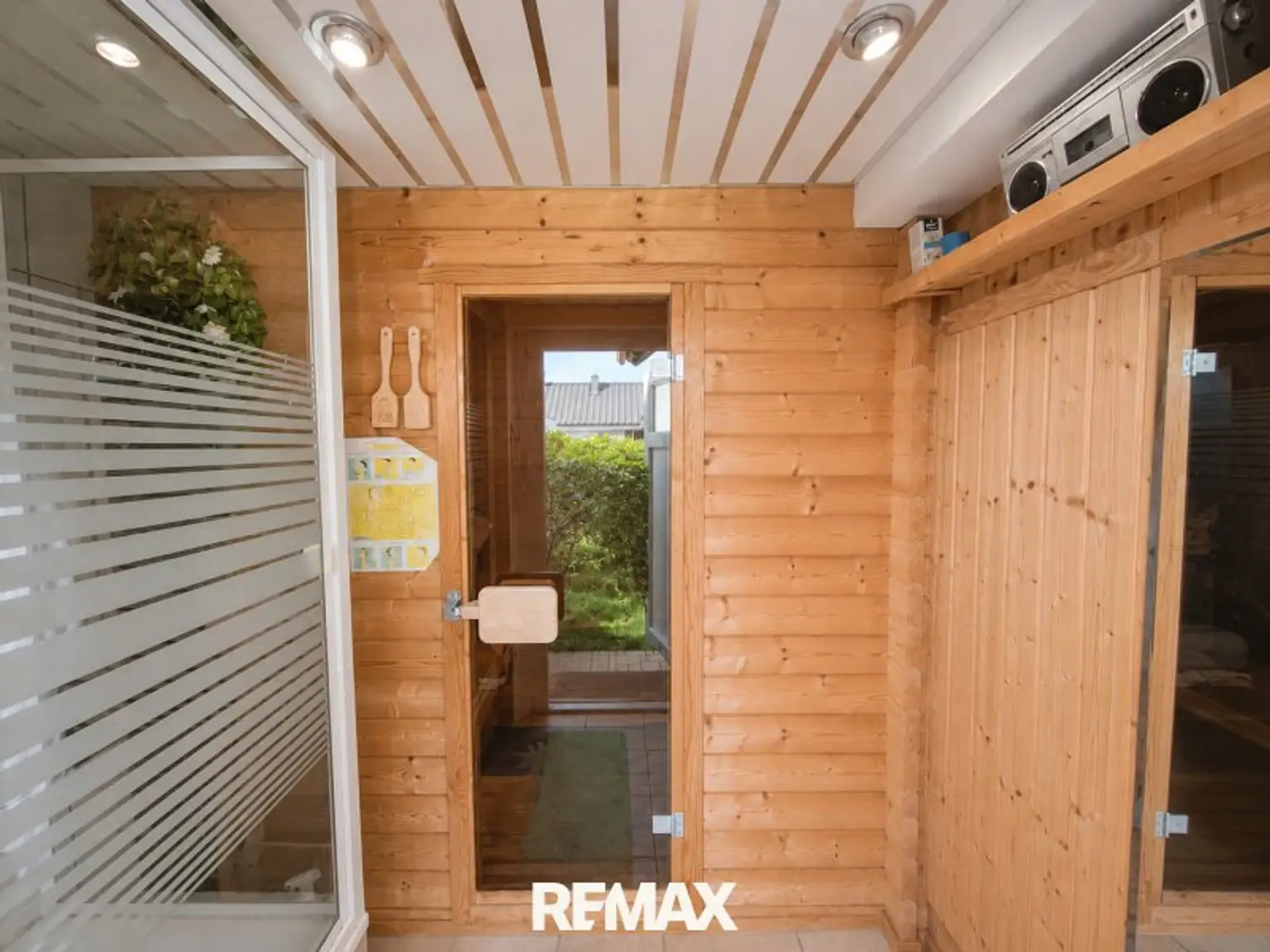 Sauna mit Dusche