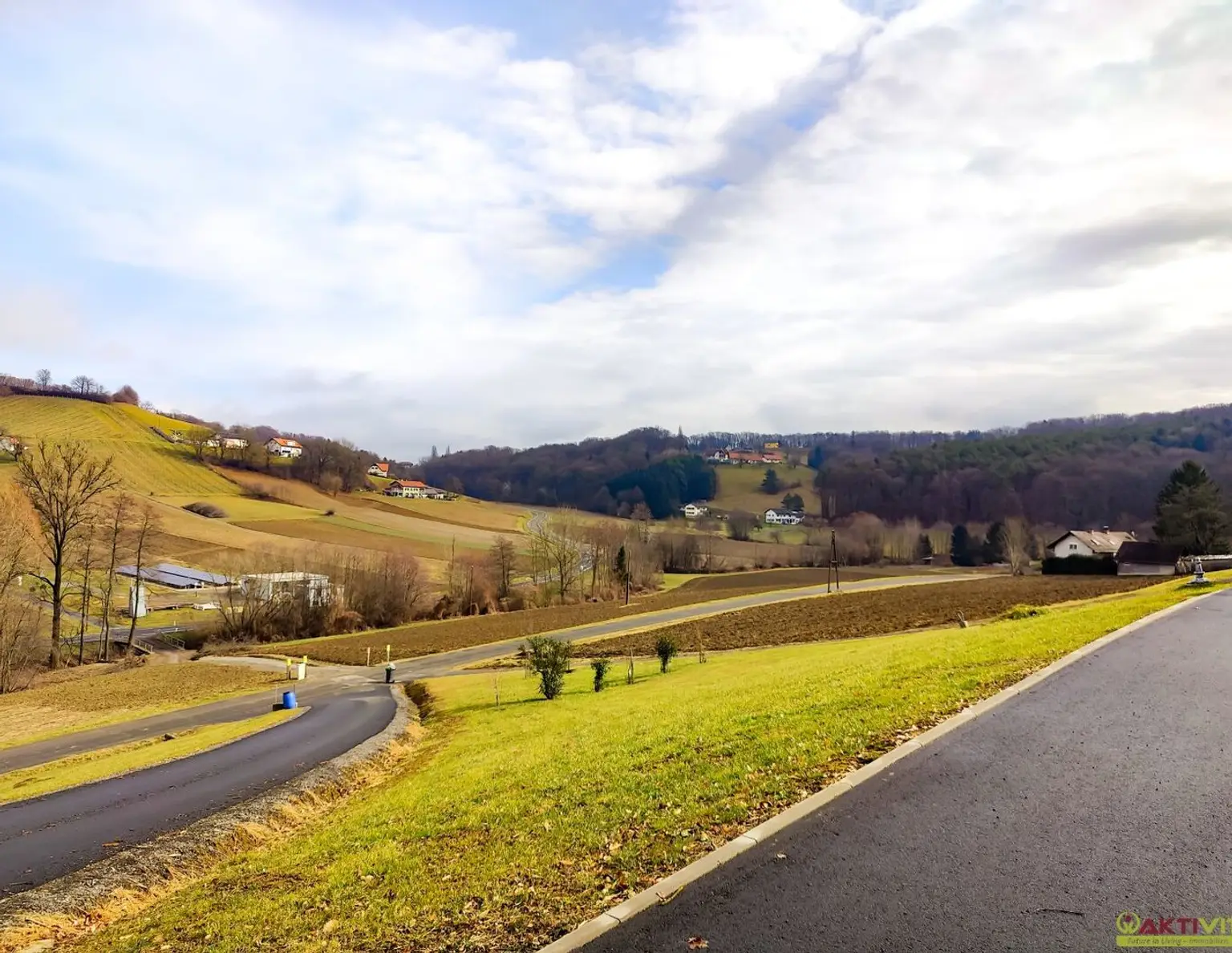 Landhaus mit über 3,8 ha Grund in Naturlage. - Wohnkomfort & Landwirtschaft vereint.