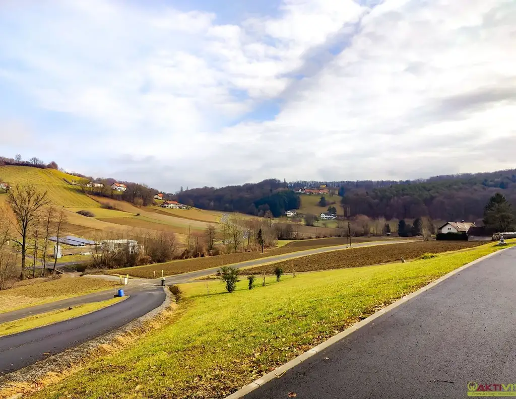 Landhaus mit über 3,8 ha Grund in Naturlage. - Wohnkomfort & Landwirtschaft vereint.