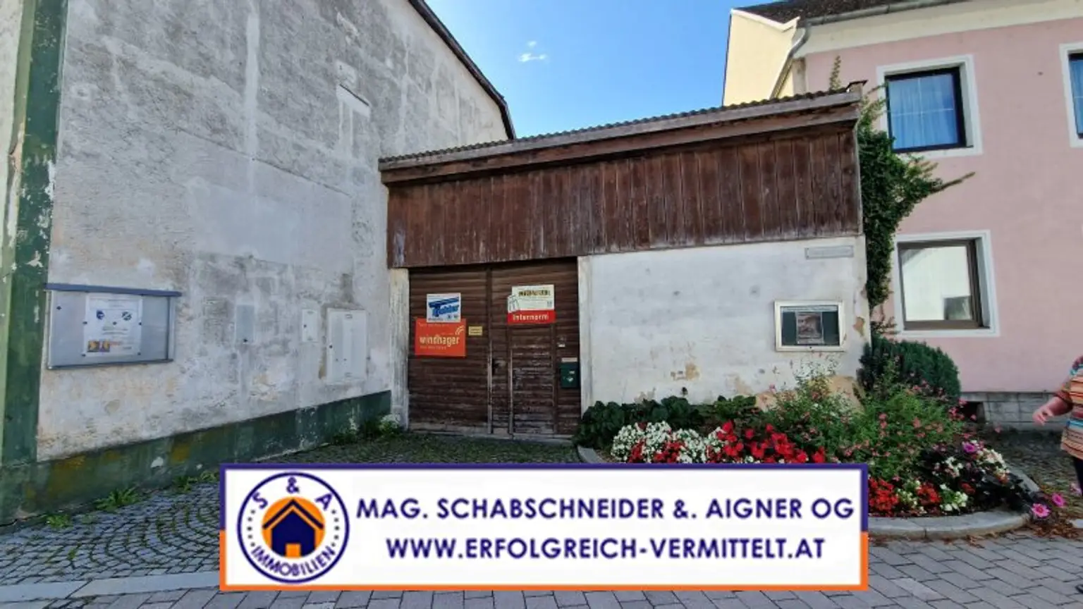 Kleines Stadthaus zum Renovieren mit ruhigem Garten mitten im Zentrum!