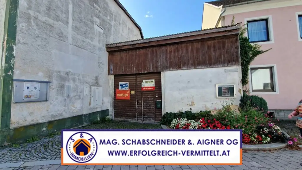 Kleines Stadthaus zum Renovieren mit ruhigem Garten mitten im Zentrum!