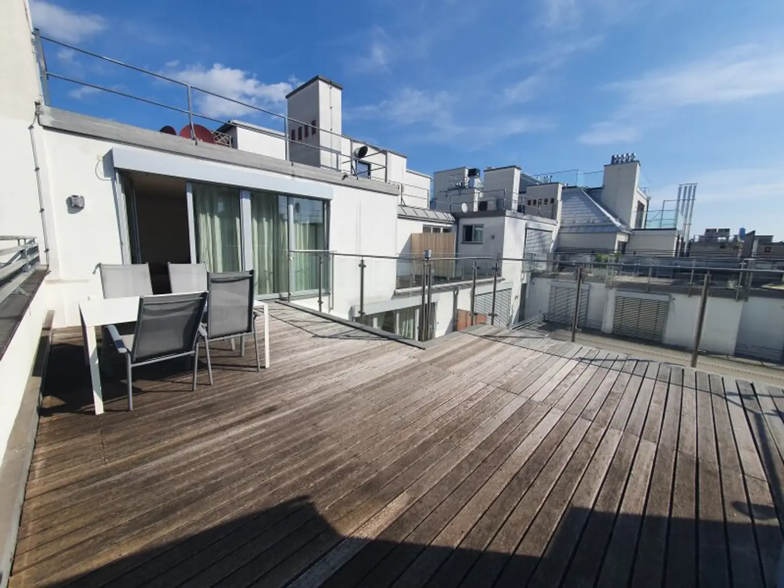 DACHTERRASSENMIETE, Nähe Börse / Rudolfsplatz - teilmöbliert