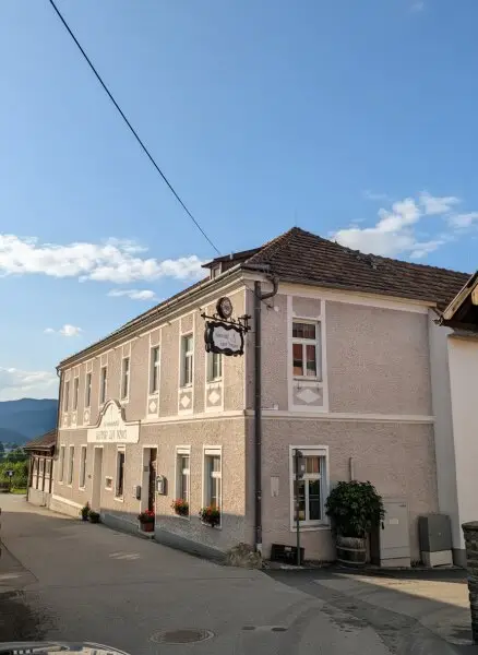 Rarität in der Wachau, 6 Apartments, Restaurant mit Wintergarten, Dachausbau-Potenzial