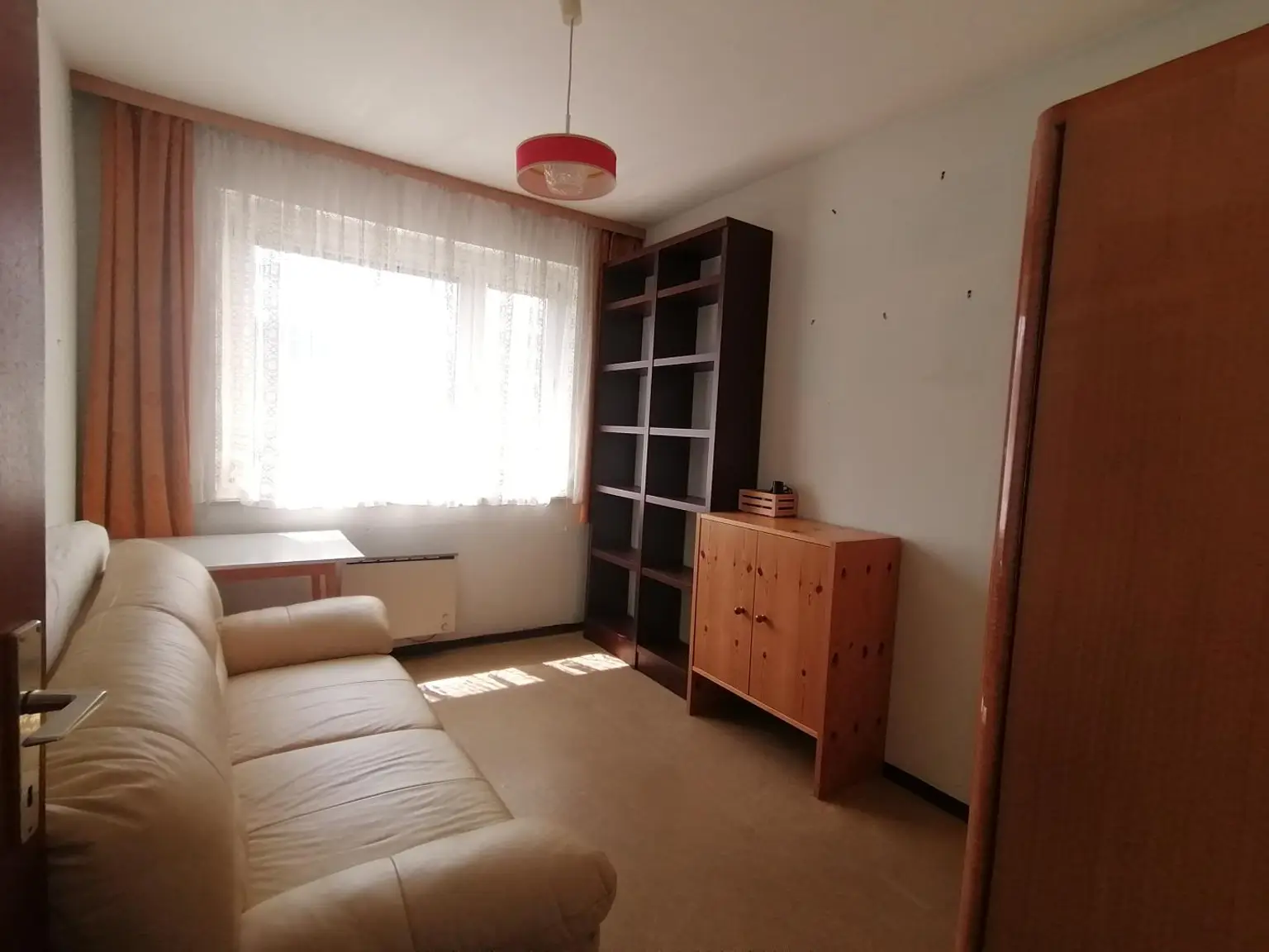 Wohnung mit Sanierungsbedarf – 74 m² Wohnfläche + Loggia und Kellerabteil