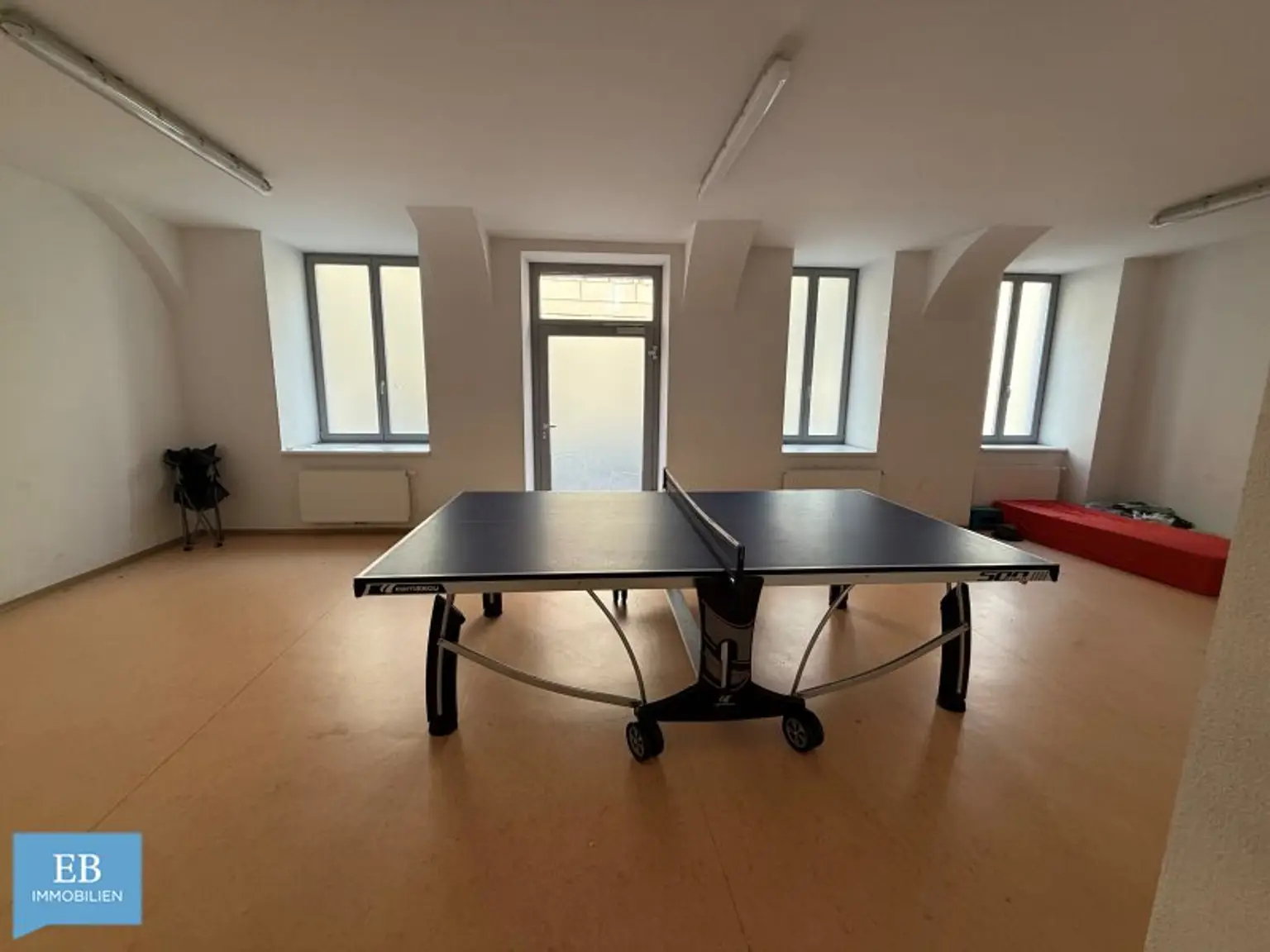 Helle Familienwohnung mit feiner Farbwelt und Fitnessraum im Haus