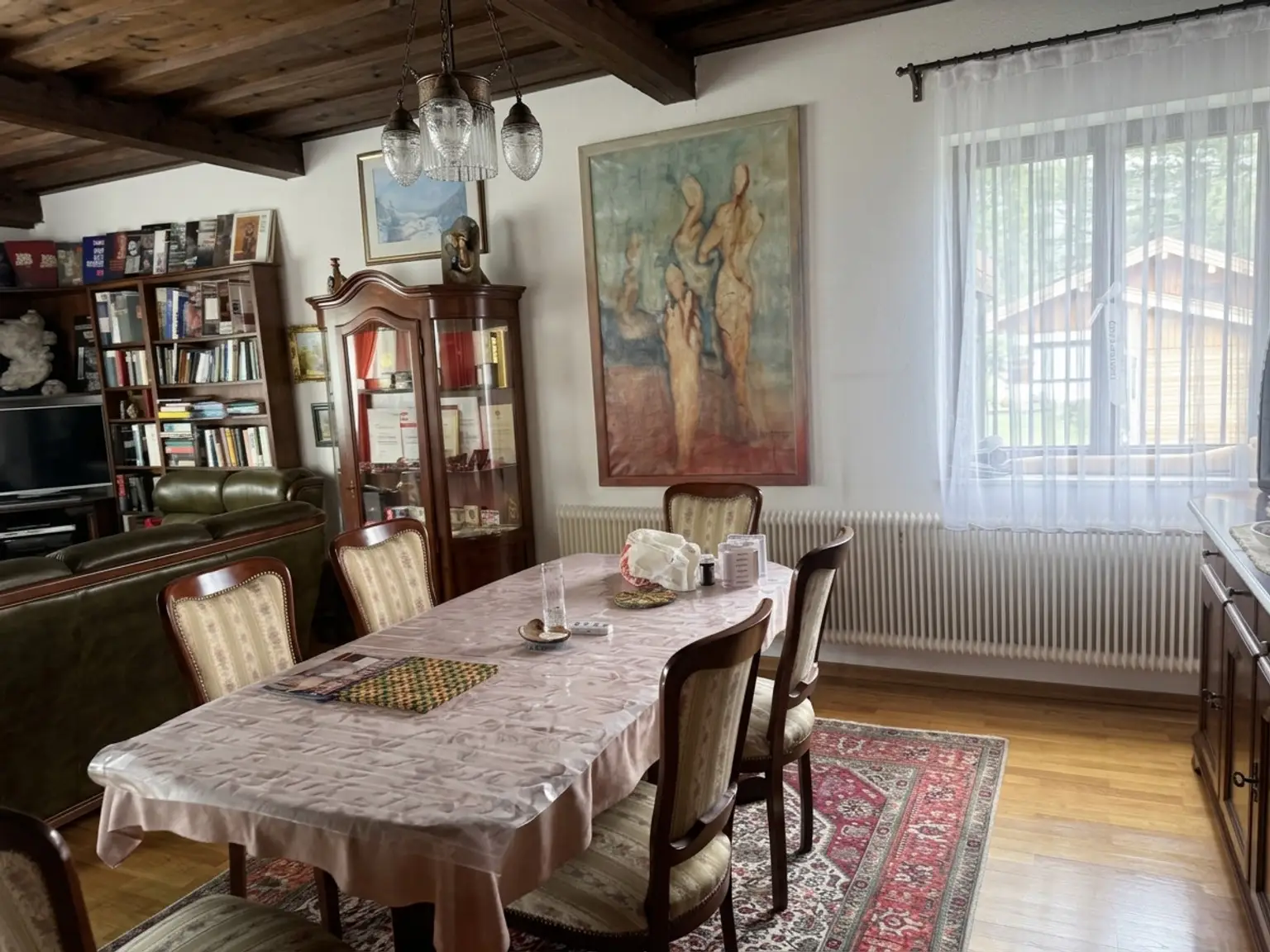 Ess- und Wohnzimmer mit Ausgang auf die Terrasse
